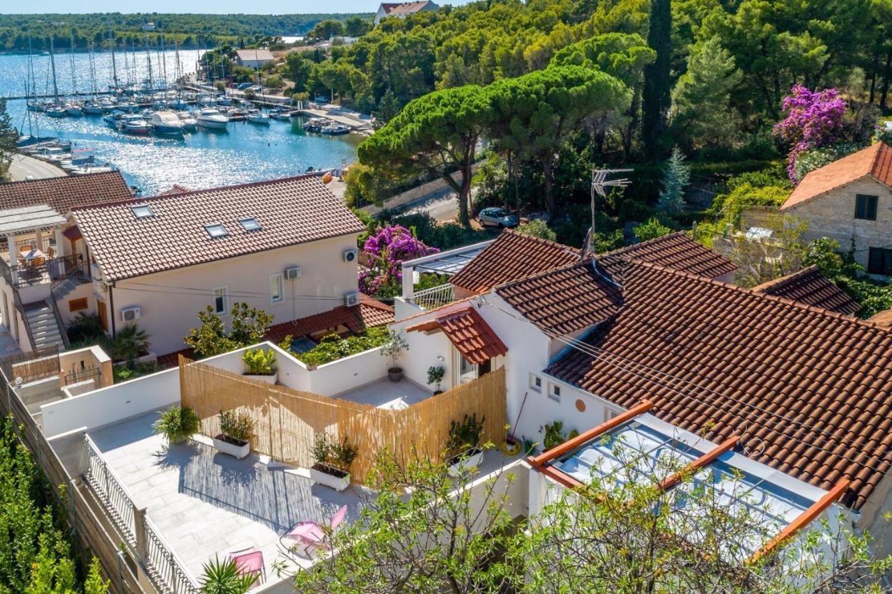 Matanovi Dvori Milna (Brac)