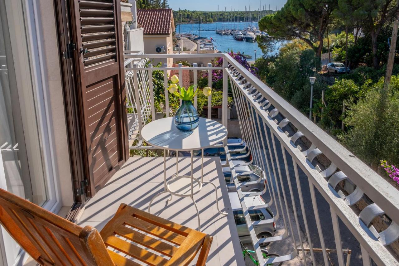 Matanovi Dvori * Milna (Brac)